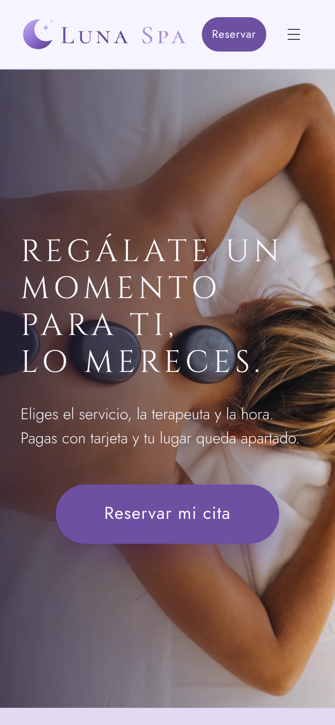 La página de Luna Spa en un celular: «Regálate un momento para ti, lo mereces.» y el botón «Reservar mi cita»