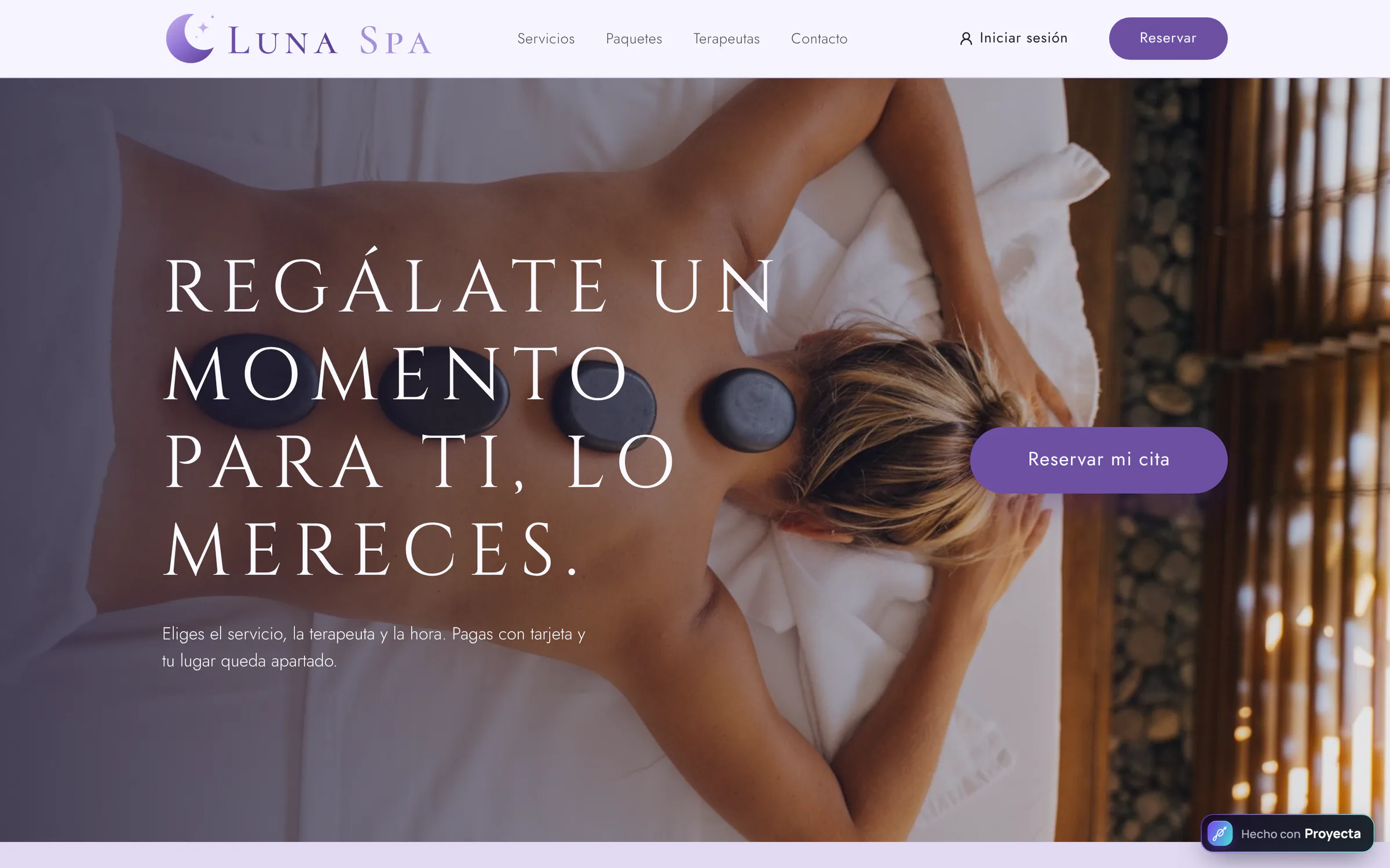La página de Luna Spa publicada en su dominio: «Regálate un momento para ti, lo mereces.» y el botón «Reservar mi cita»